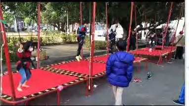 彈跳床